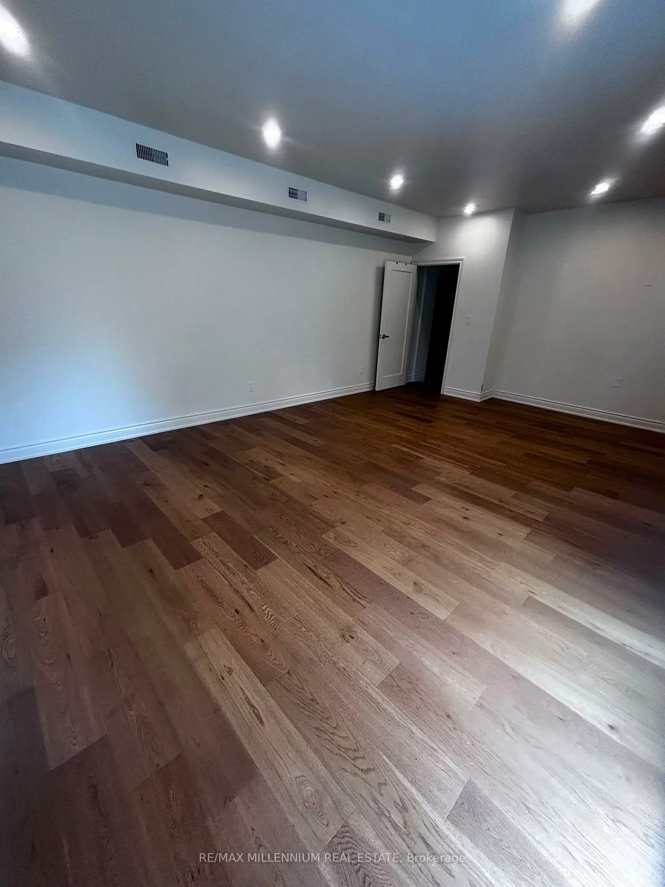 1285, Rebecca, 1020 - WO West, Oakville