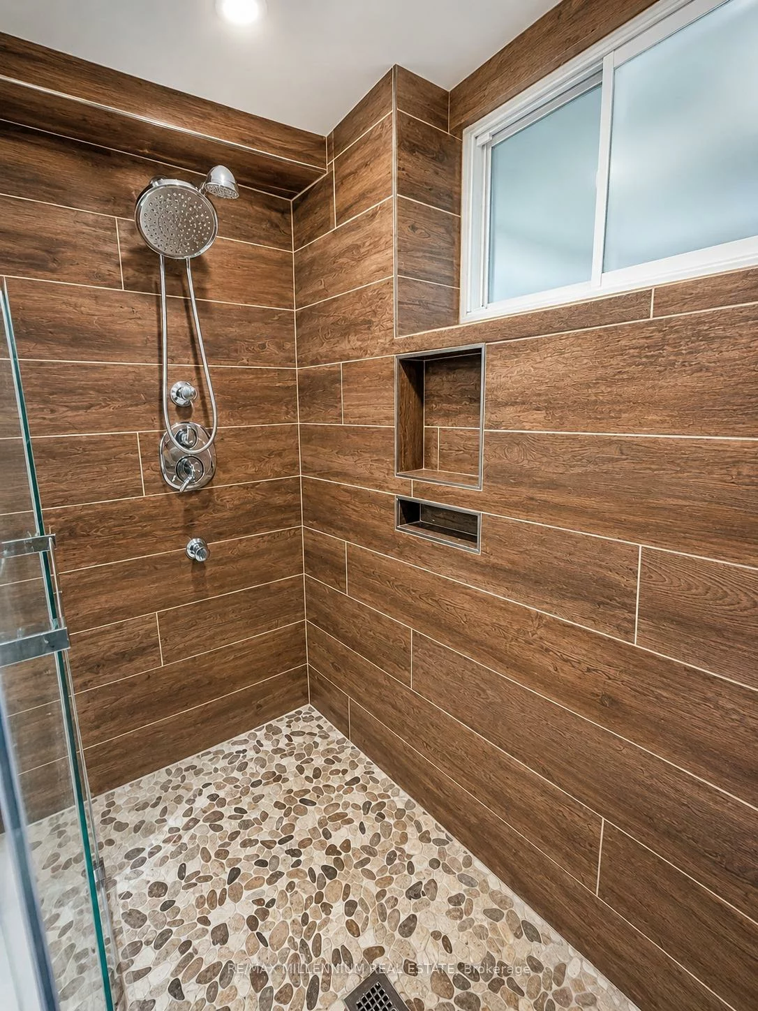 1285, Rebecca, 1020 - WO West, Oakville