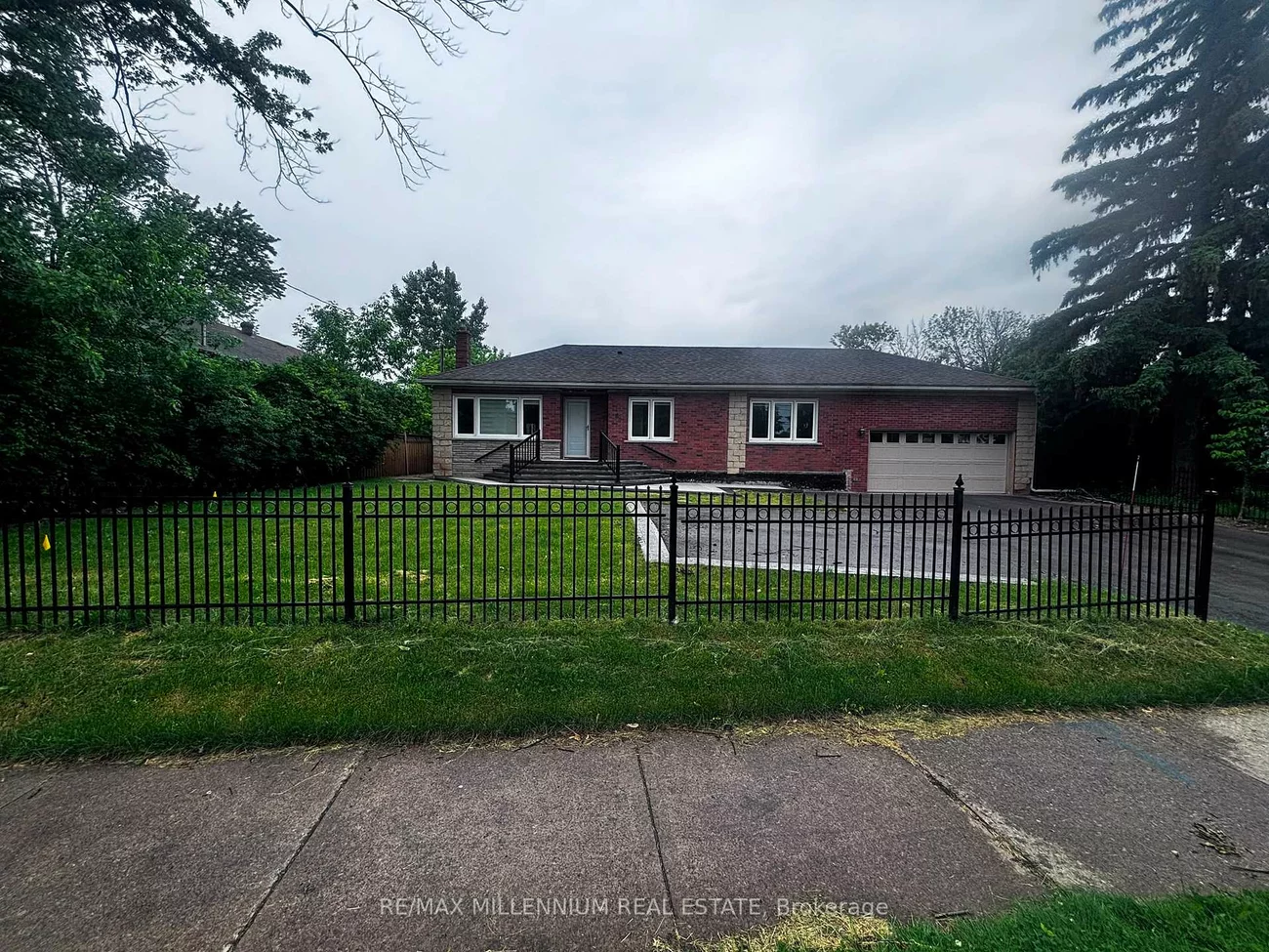 1285, Rebecca, 1020 - WO West, Oakville