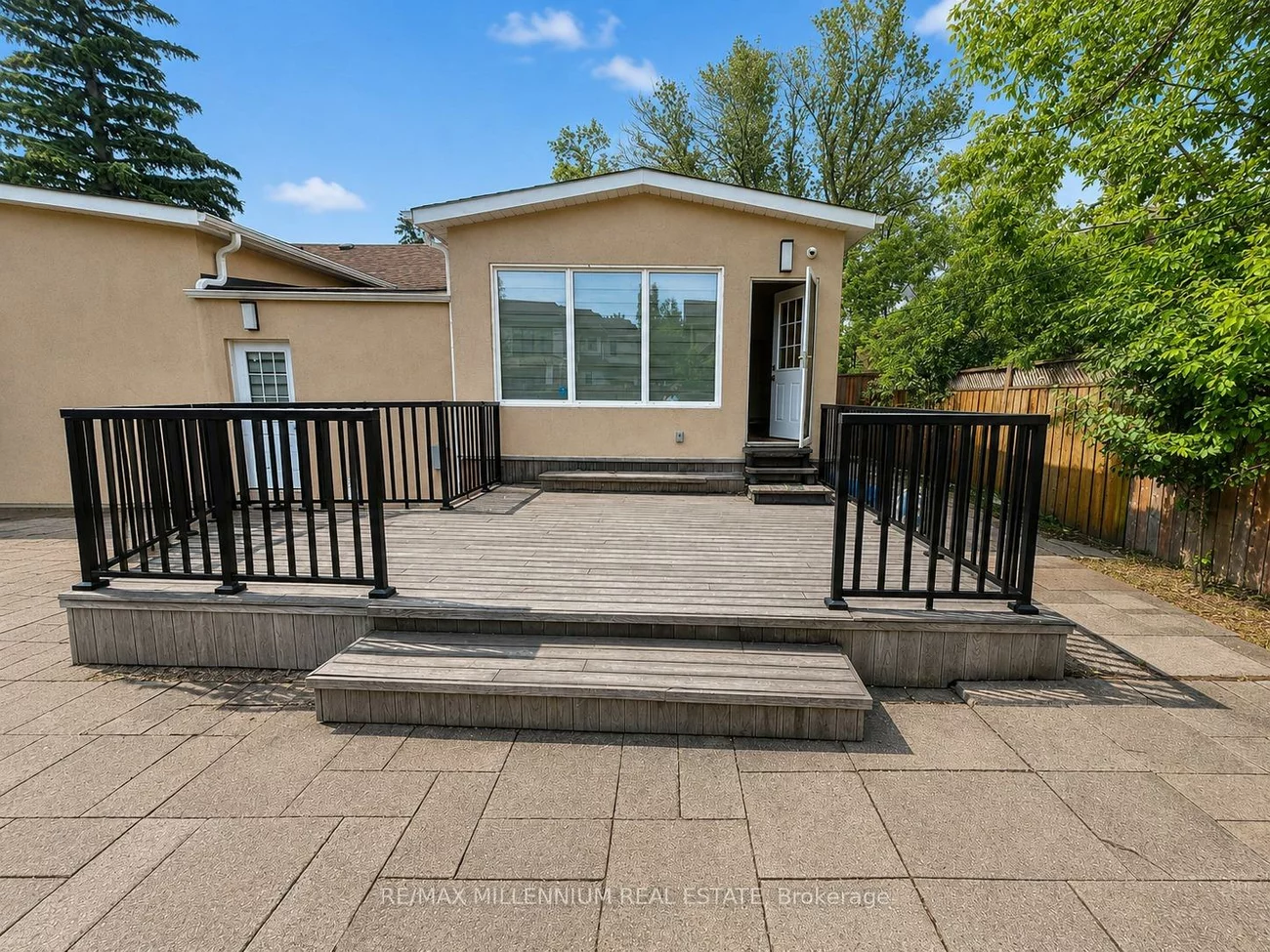 1285, Rebecca, 1020 - WO West, Oakville