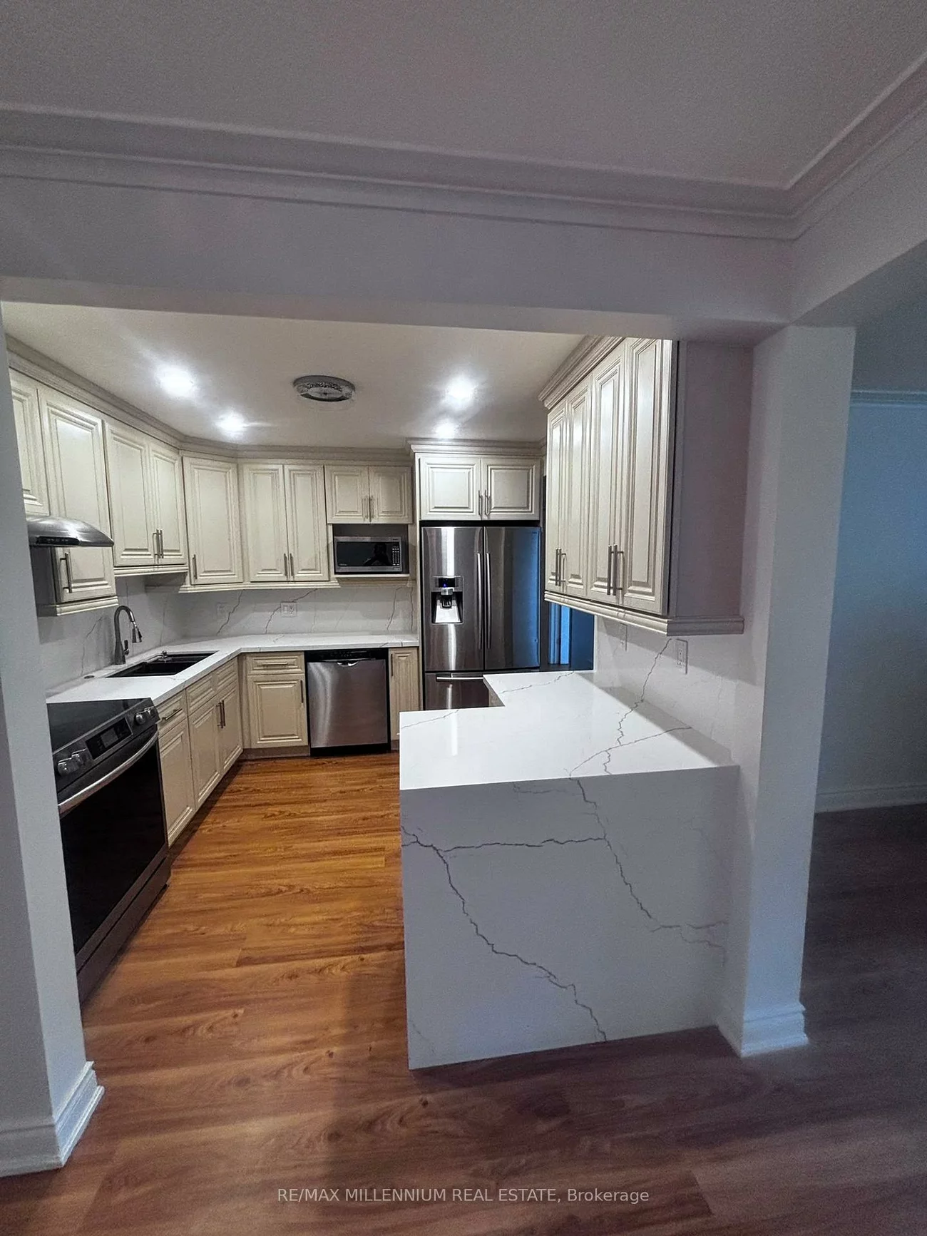 1285, Rebecca, 1020 - WO West, Oakville