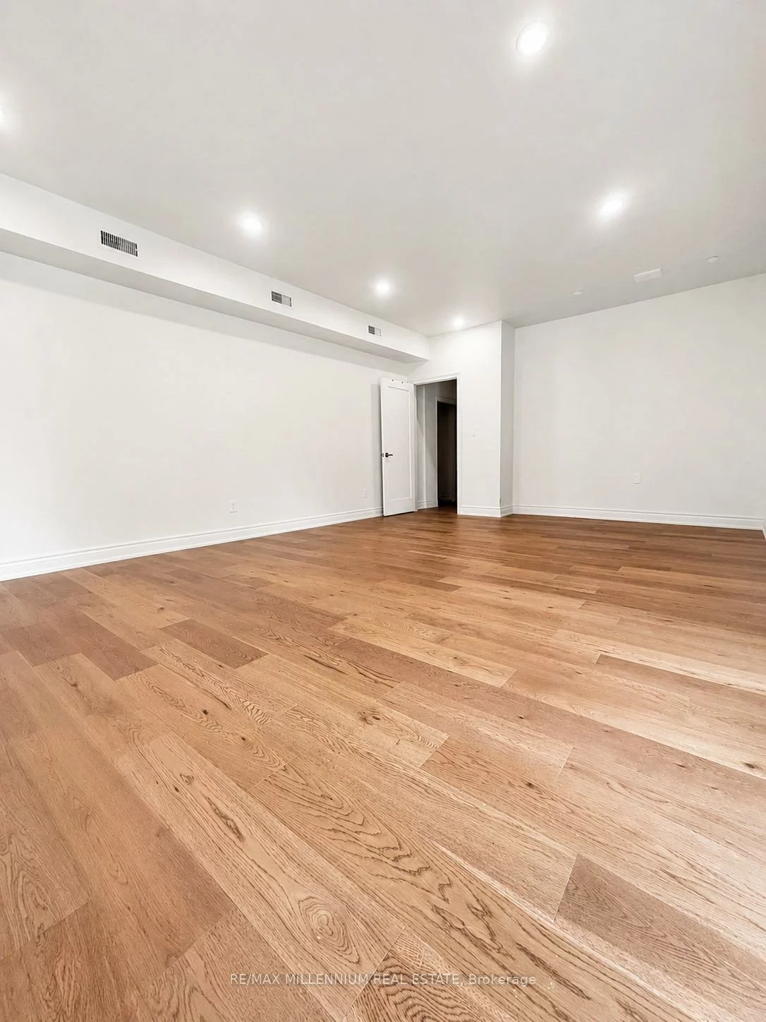 1285, Rebecca, 1020 - WO West, Oakville