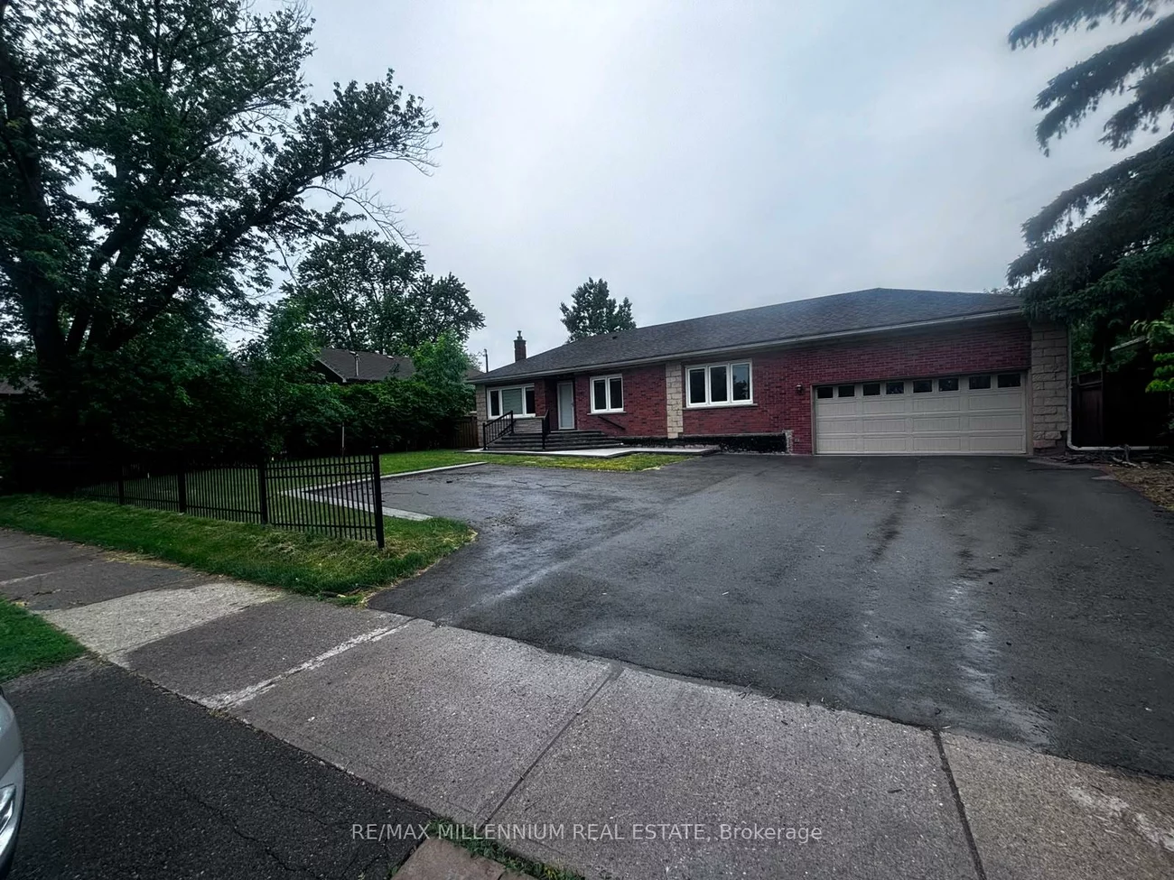 1285, Rebecca, 1020 - WO West, Oakville