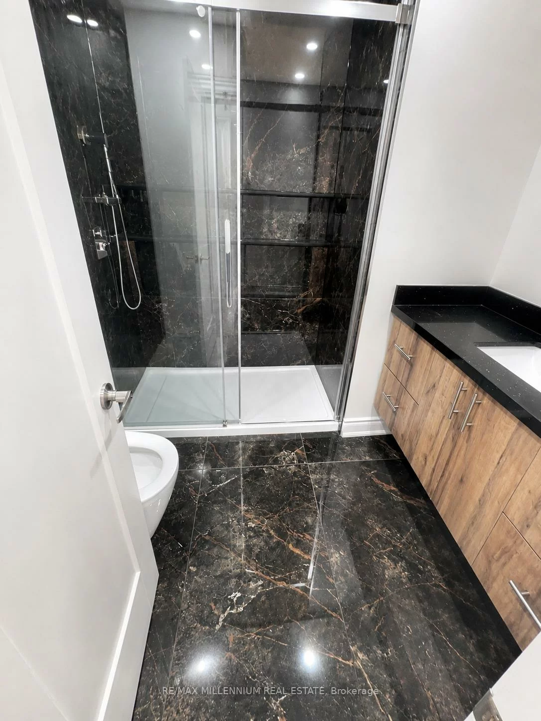 1285, Rebecca, 1020 - WO West, Oakville