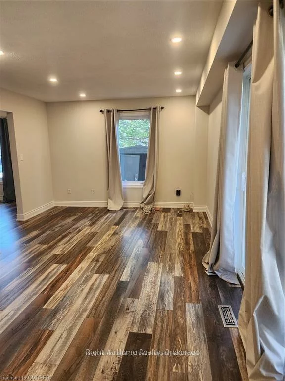 2070, White Dove, 1022 - WT West Oak Trails, Oakville