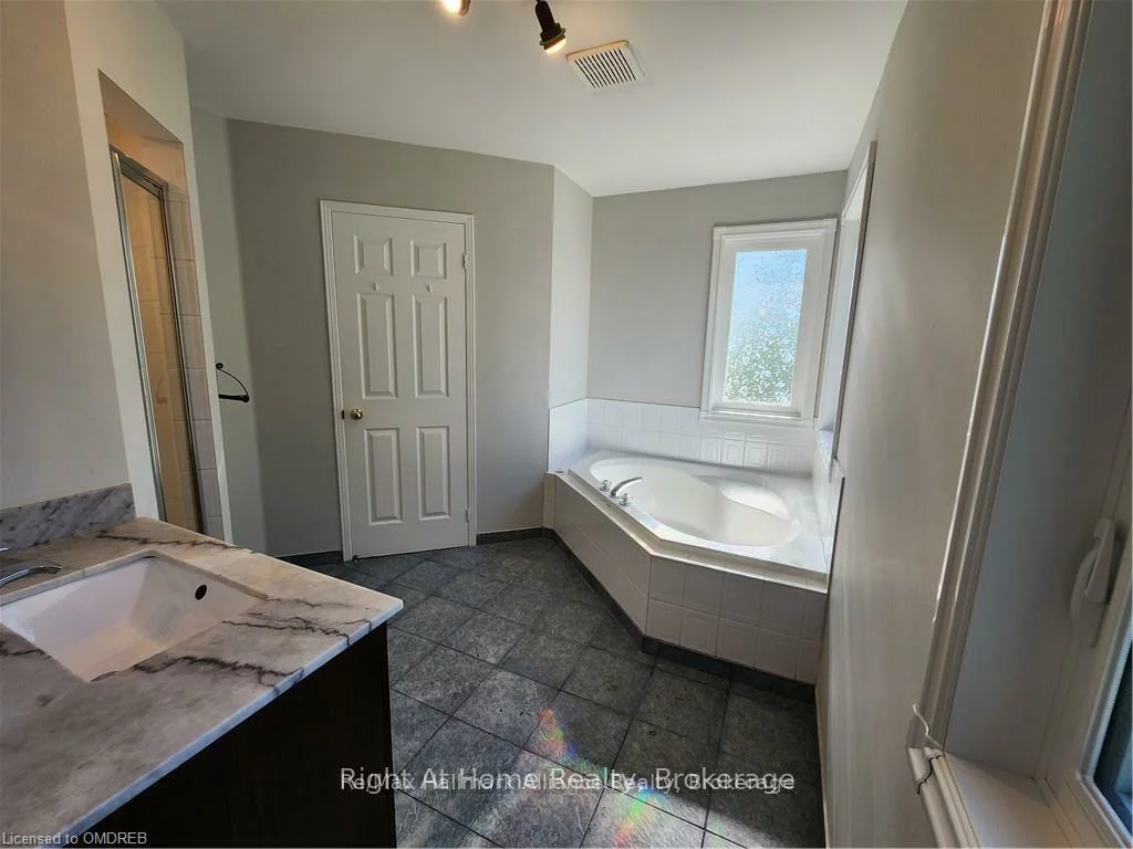 2070, White Dove, 1022 - WT West Oak Trails, Oakville