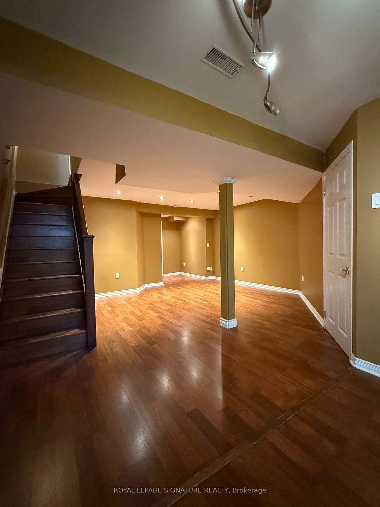 1133, Westview, 1022 - WT West Oak Trails, Oakville