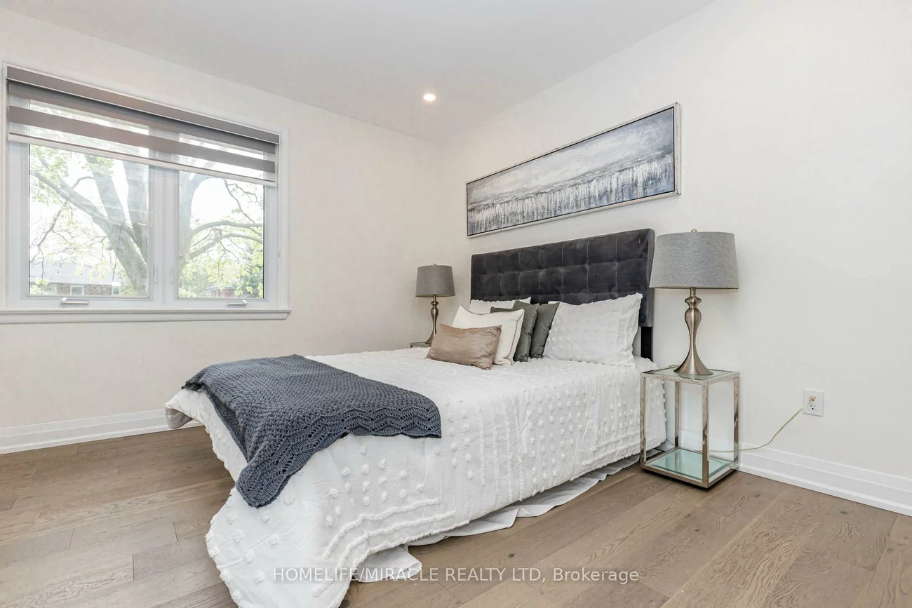 563, Taplow, 1020 - WO West, Oakville