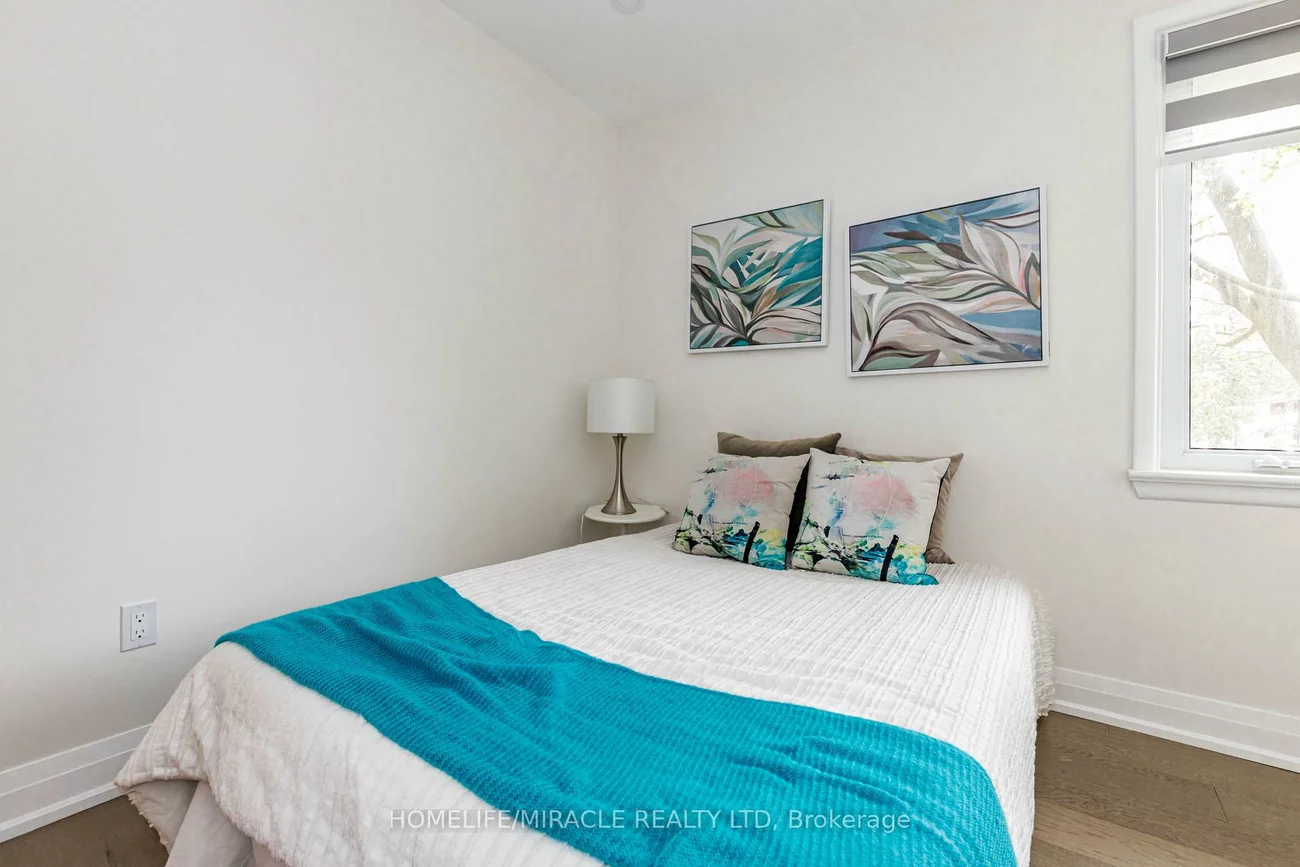 563, Taplow, 1020 - WO West, Oakville