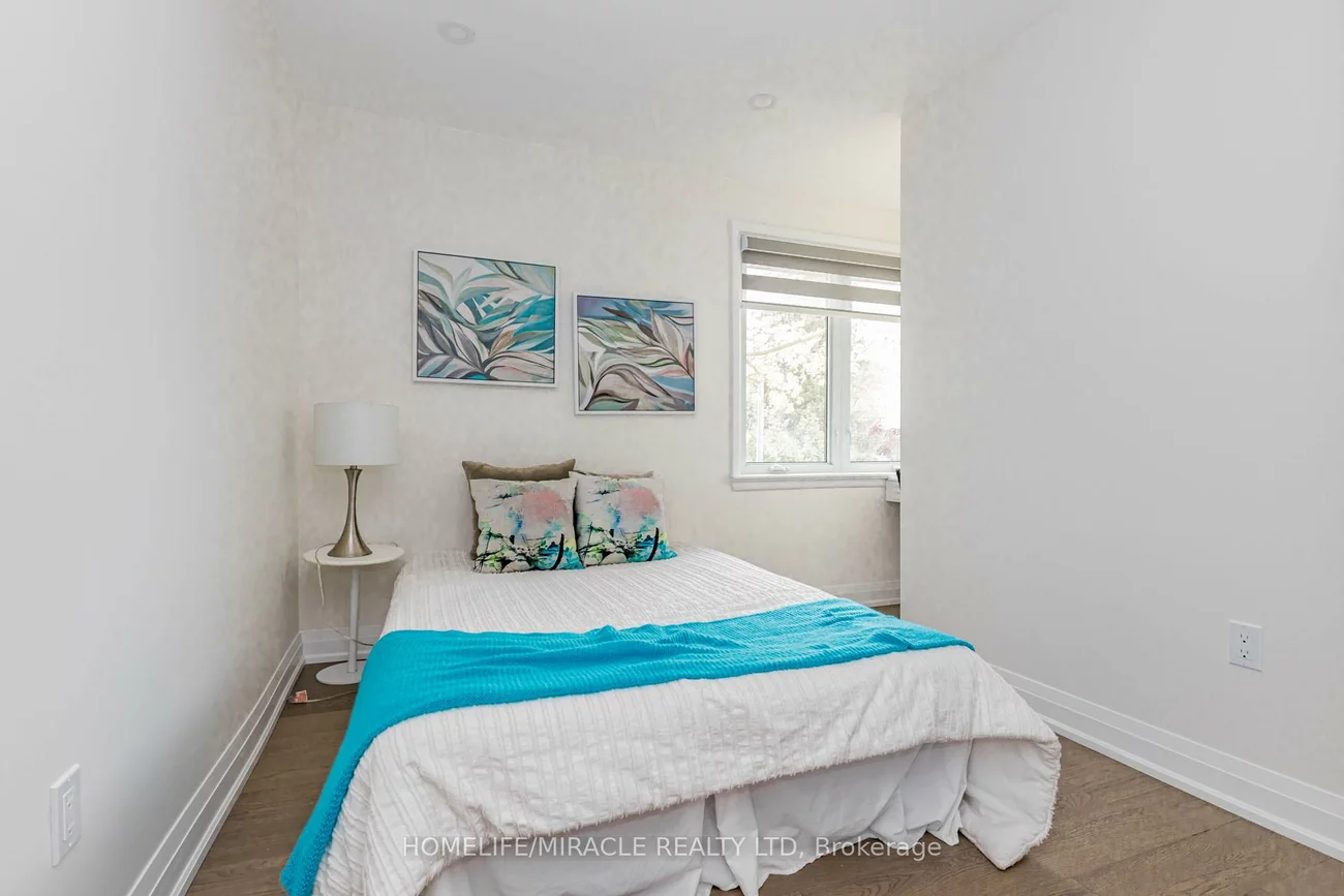 563, Taplow, 1020 - WO West, Oakville