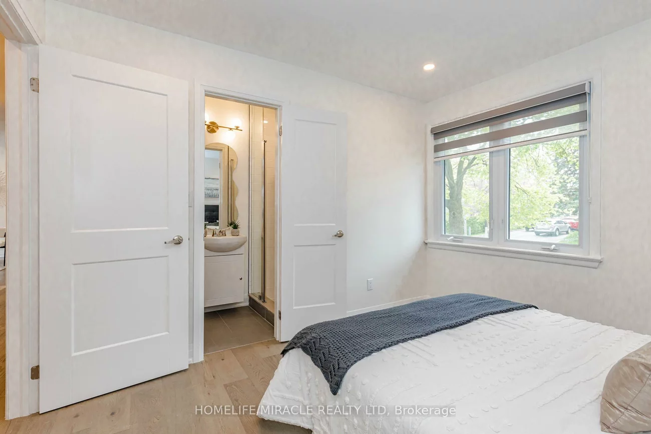 563, Taplow, 1020 - WO West, Oakville