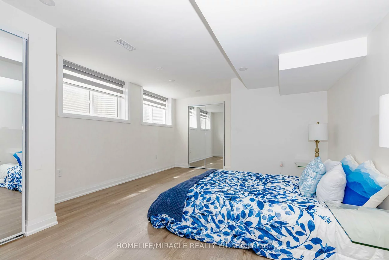 563, Taplow, 1020 - WO West, Oakville