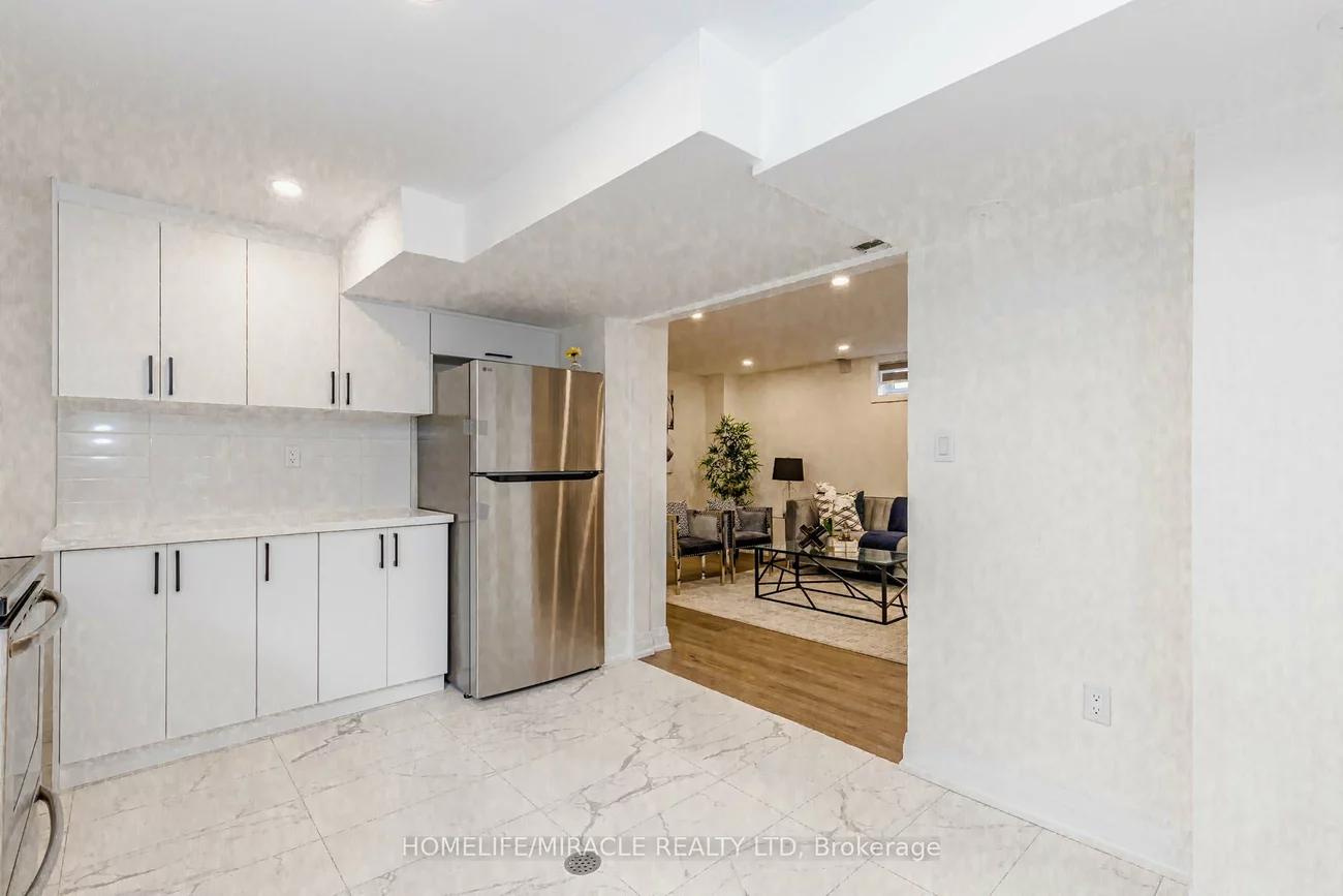 563, Taplow, 1020 - WO West, Oakville