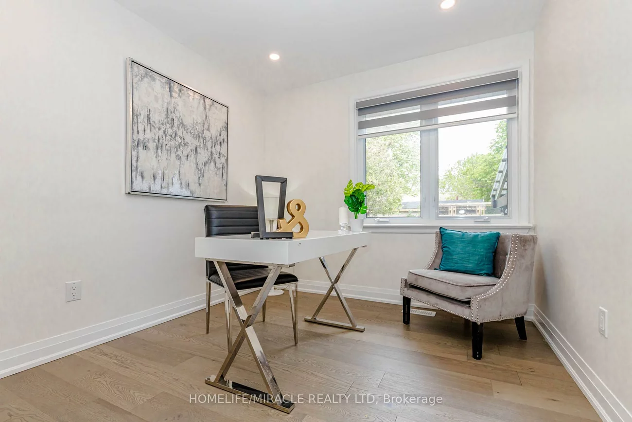 563, Taplow, 1020 - WO West, Oakville