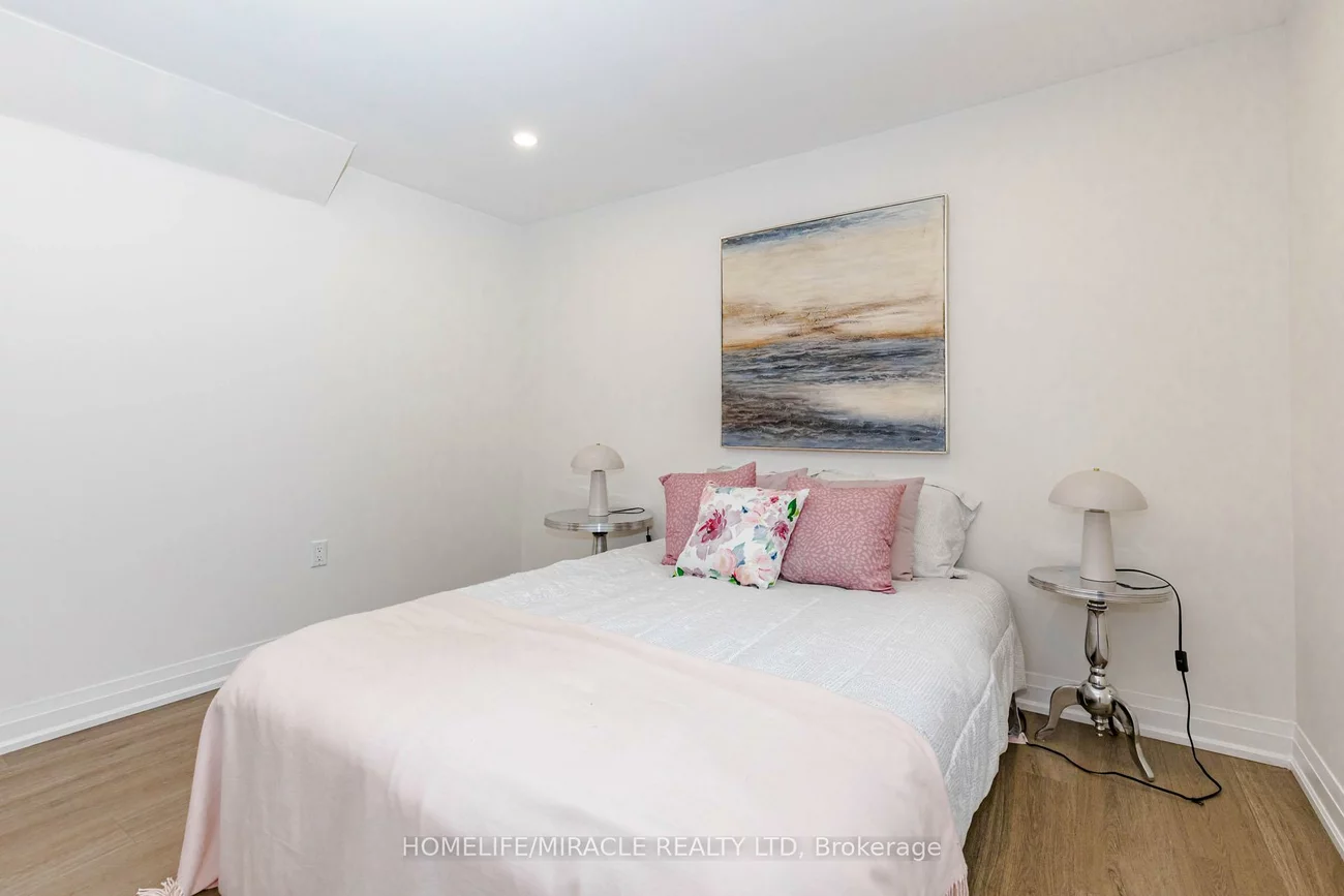 563, Taplow, 1020 - WO West, Oakville