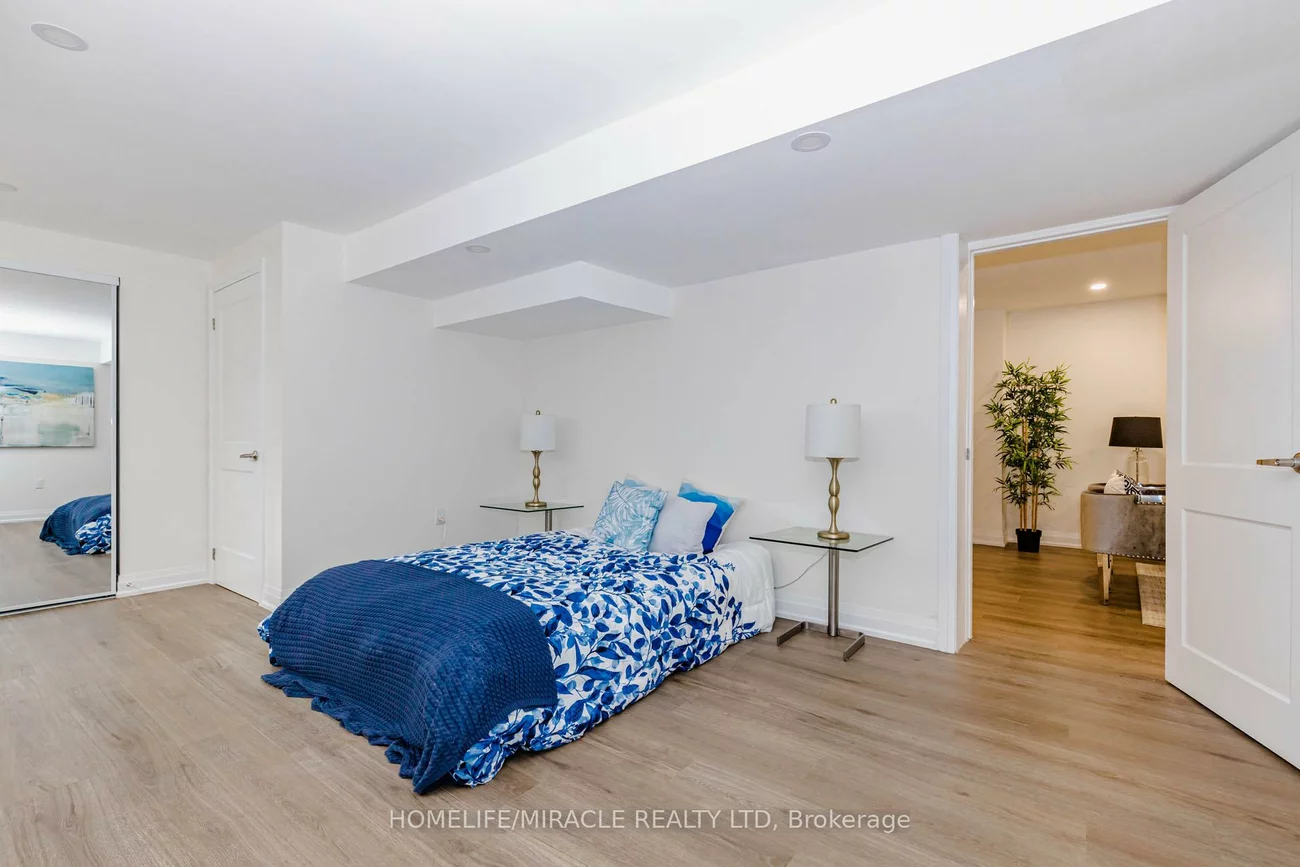 563, Taplow, 1020 - WO West, Oakville