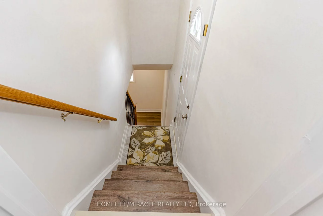 563, Taplow, 1020 - WO West, Oakville