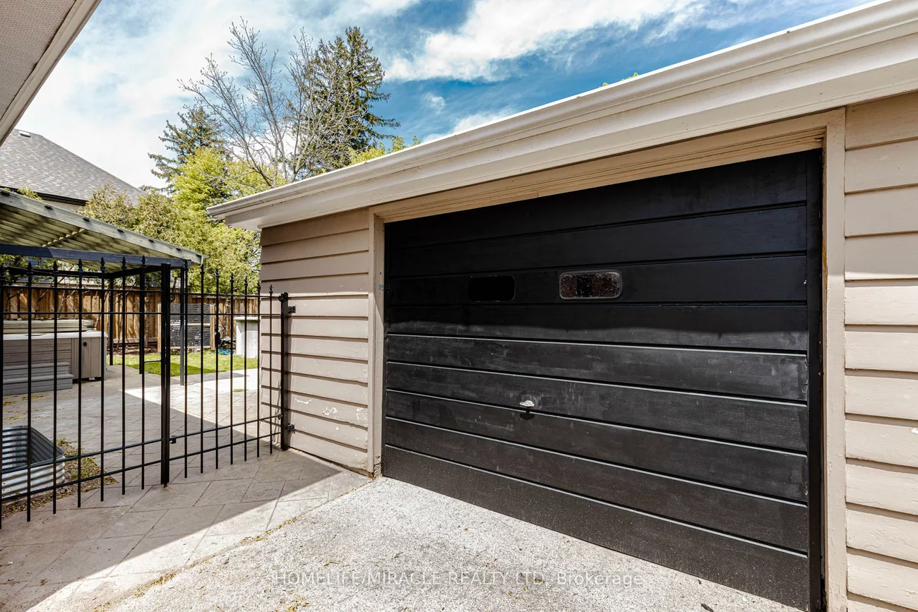 563, Taplow, 1020 - WO West, Oakville
