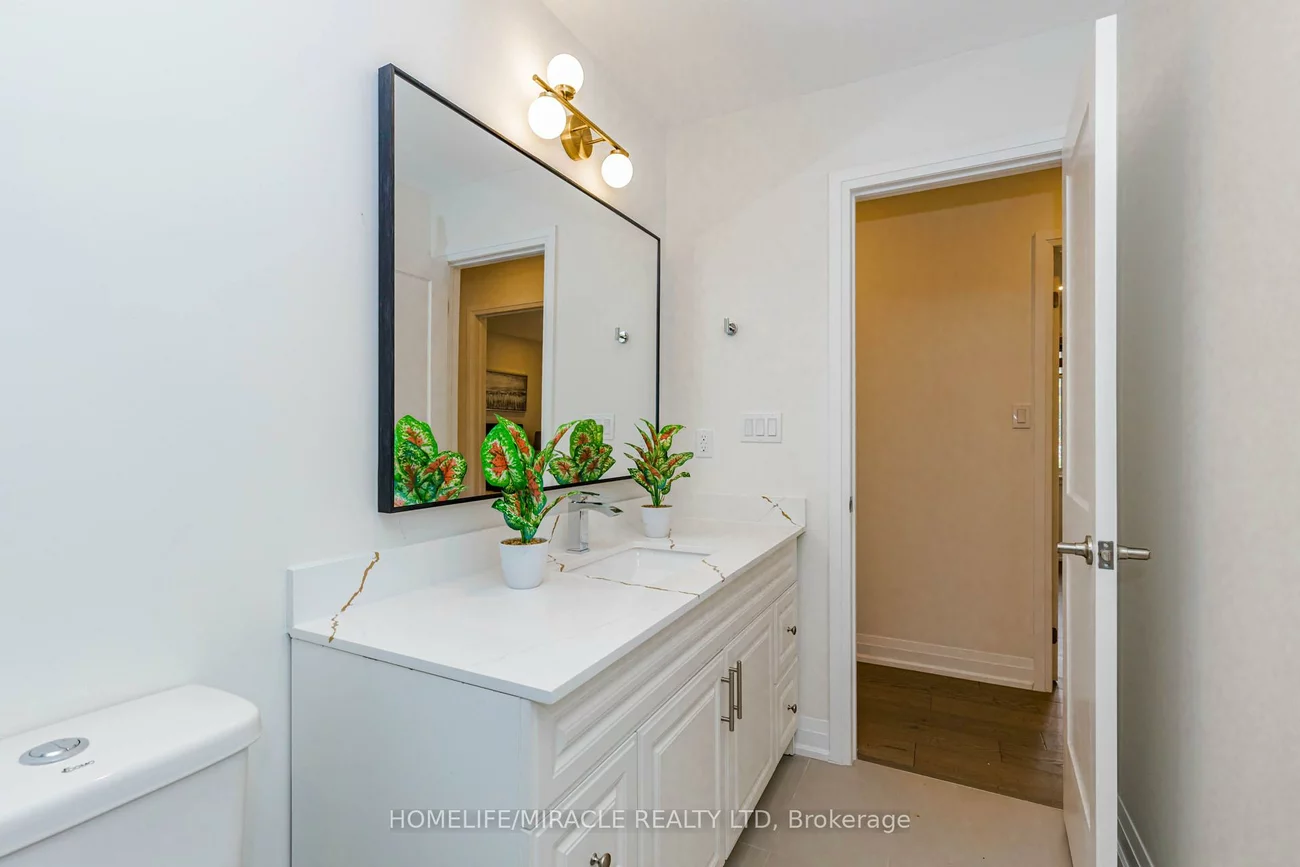 563, Taplow, 1020 - WO West, Oakville