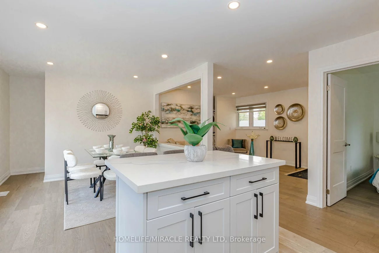 563, Taplow, 1020 - WO West, Oakville