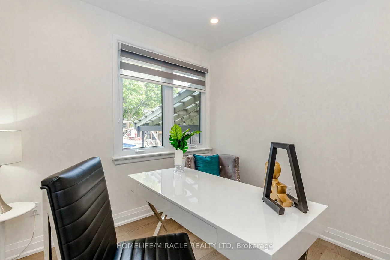 563, Taplow, 1020 - WO West, Oakville