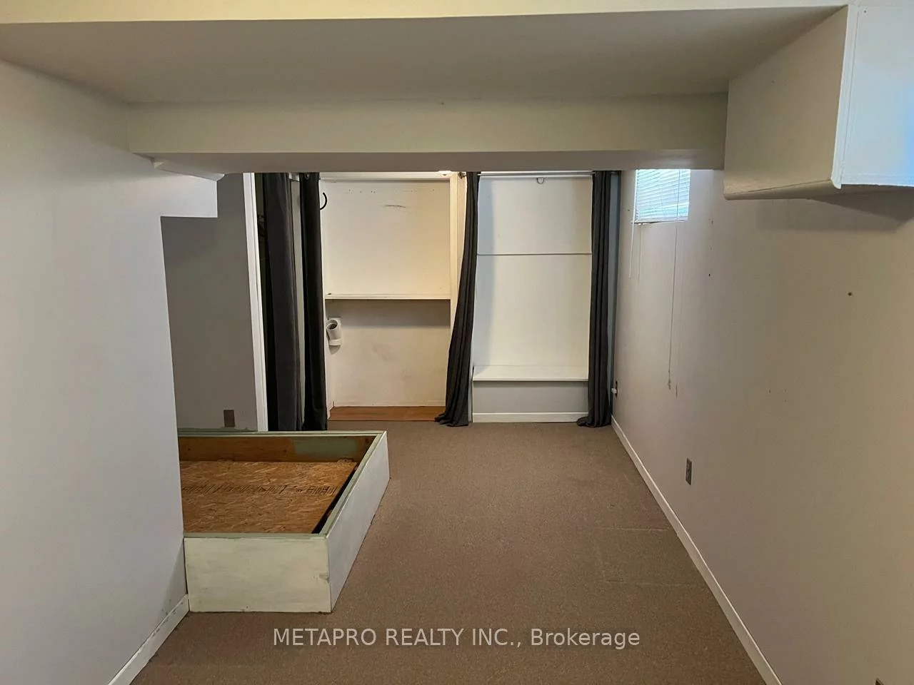 1294, Pinegrove, 1020 - WO West, Oakville