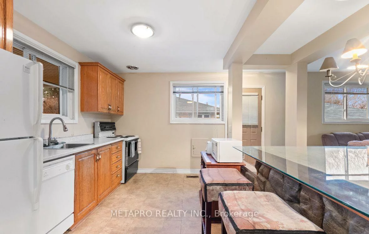 1294, Pinegrove, 1020 - WO West, Oakville