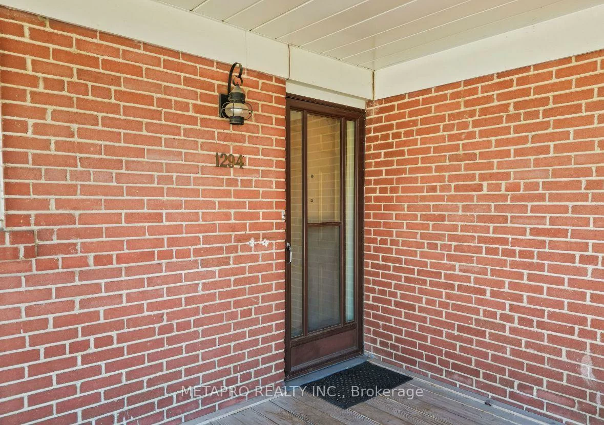 1294, Pinegrove, 1020 - WO West, Oakville