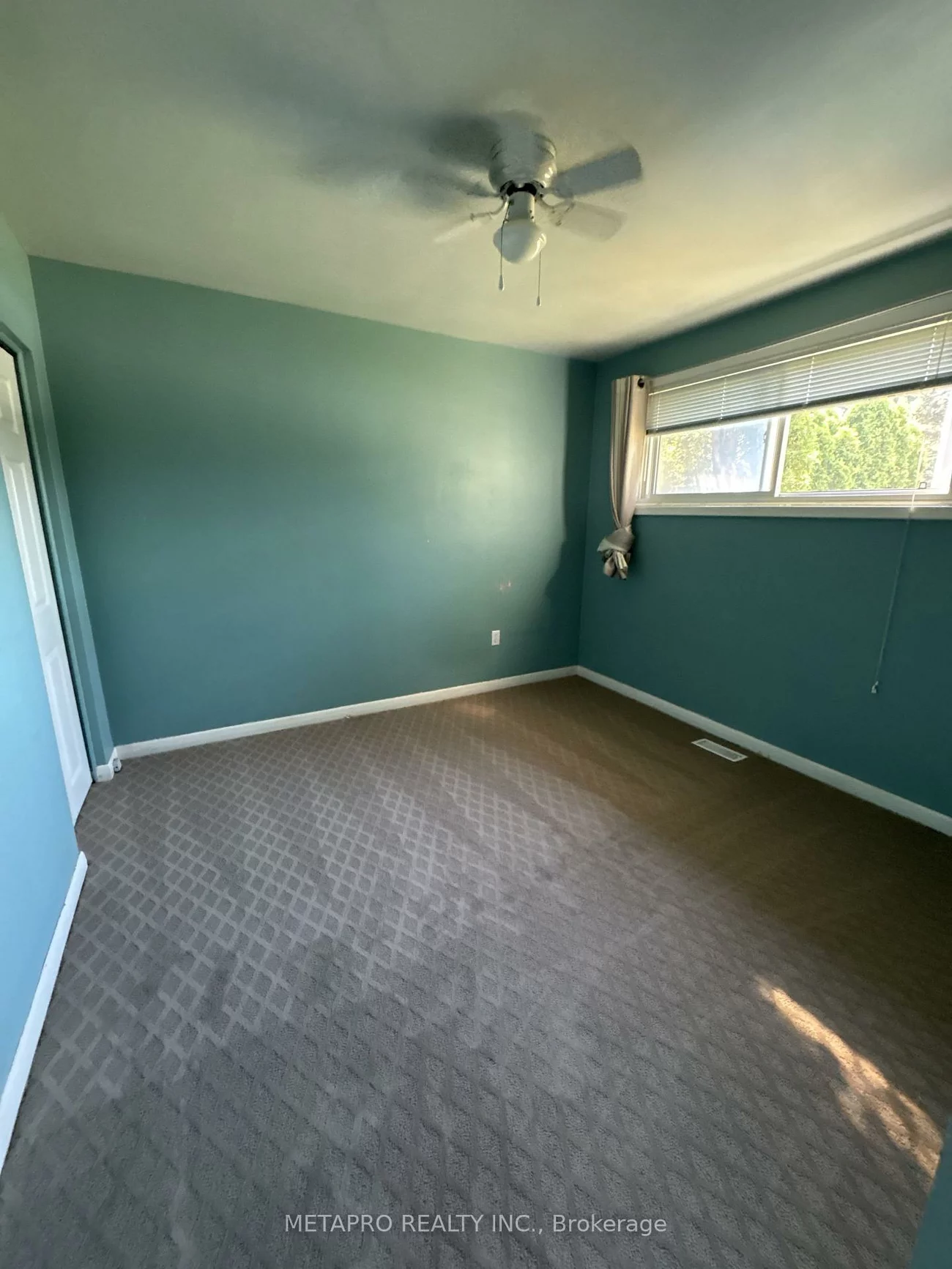 1294, Pinegrove, 1020 - WO West, Oakville