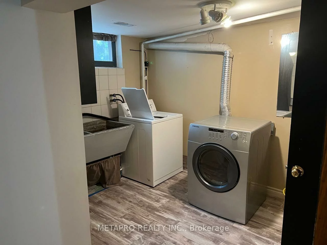 1294, Pinegrove, 1020 - WO West, Oakville