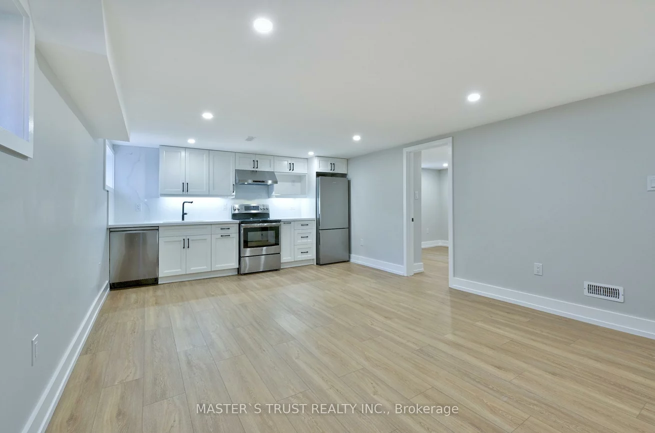 28, Florence, 1002 - CO Central, Oakville