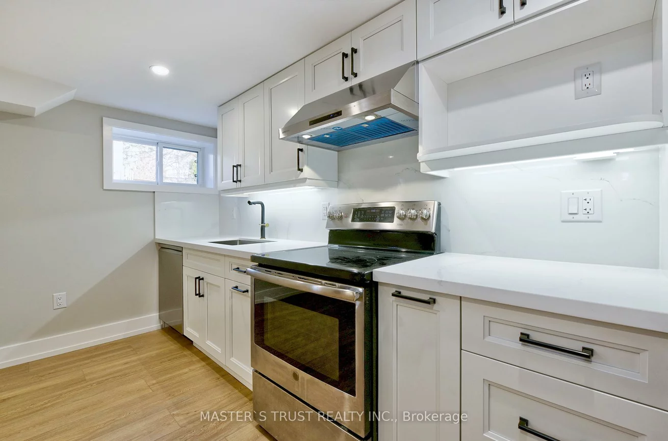 28, Florence, 1002 - CO Central, Oakville