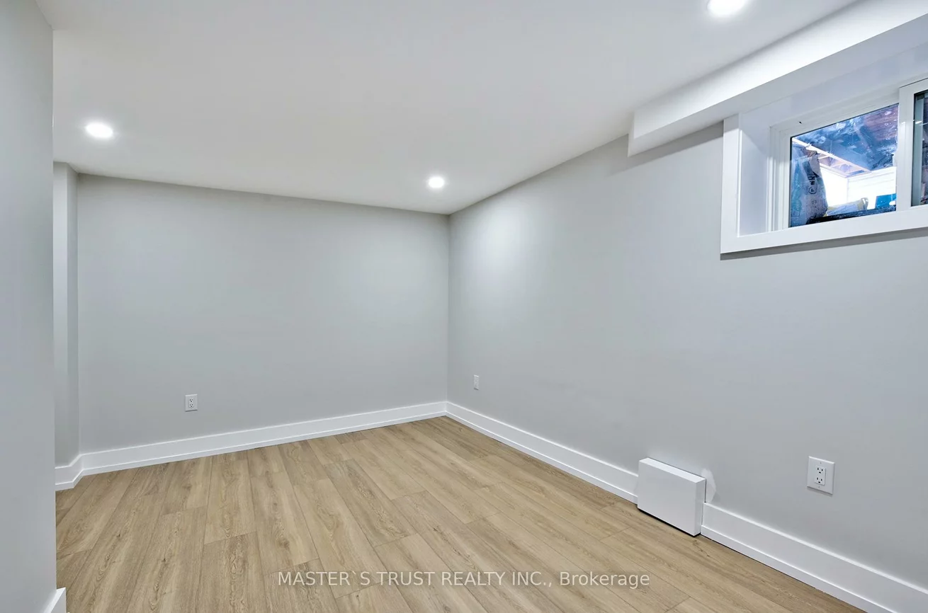 28, Florence, 1002 - CO Central, Oakville