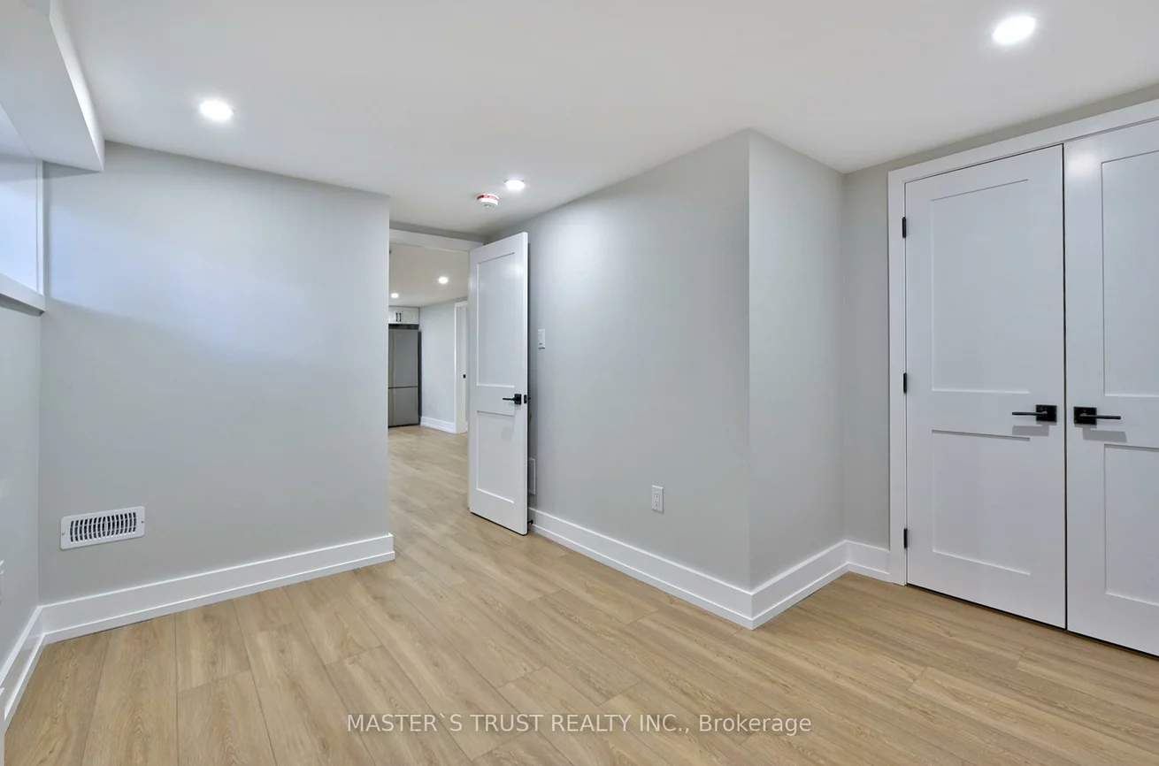 28, Florence, 1002 - CO Central, Oakville