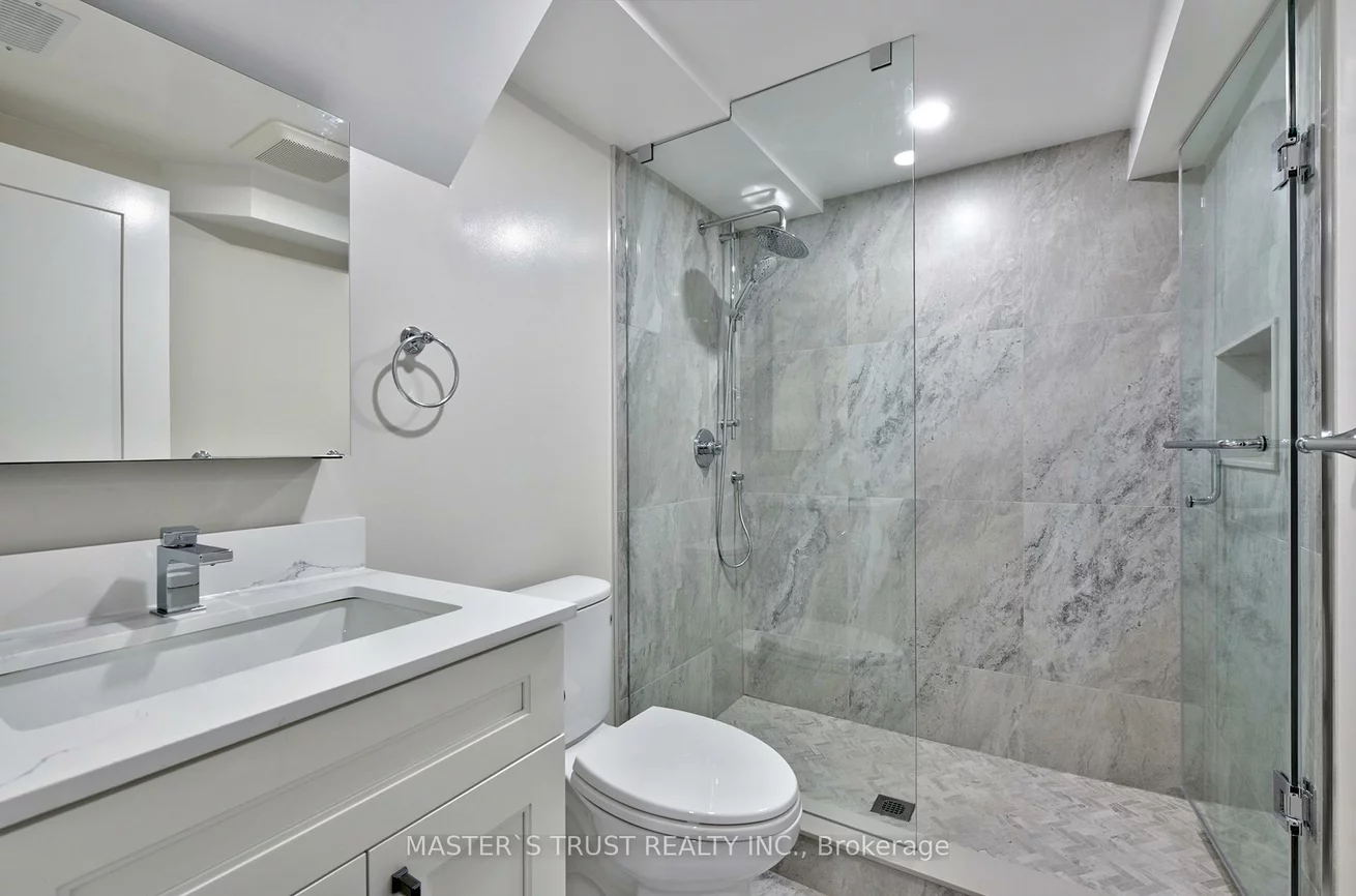 28, Florence, 1002 - CO Central, Oakville