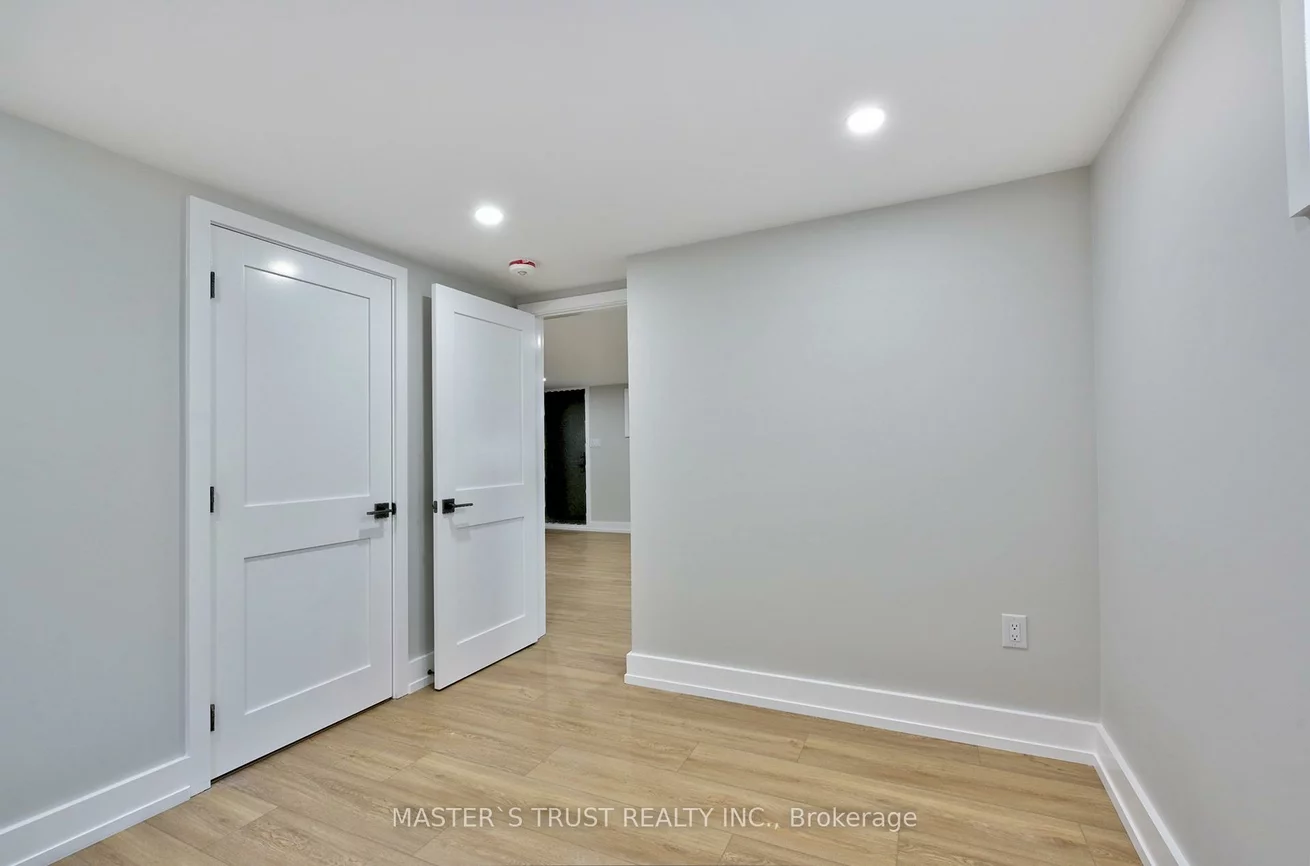 28, Florence, 1002 - CO Central, Oakville