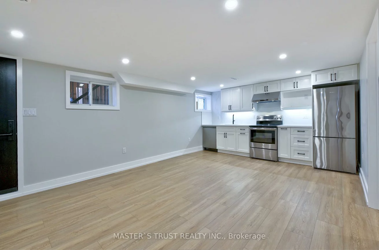 28, Florence, 1002 - CO Central, Oakville