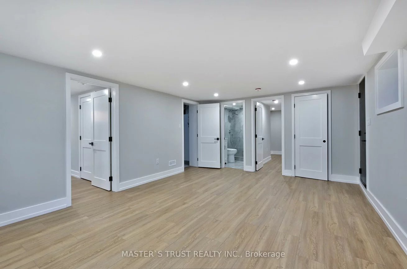 28, Florence, 1002 - CO Central, Oakville