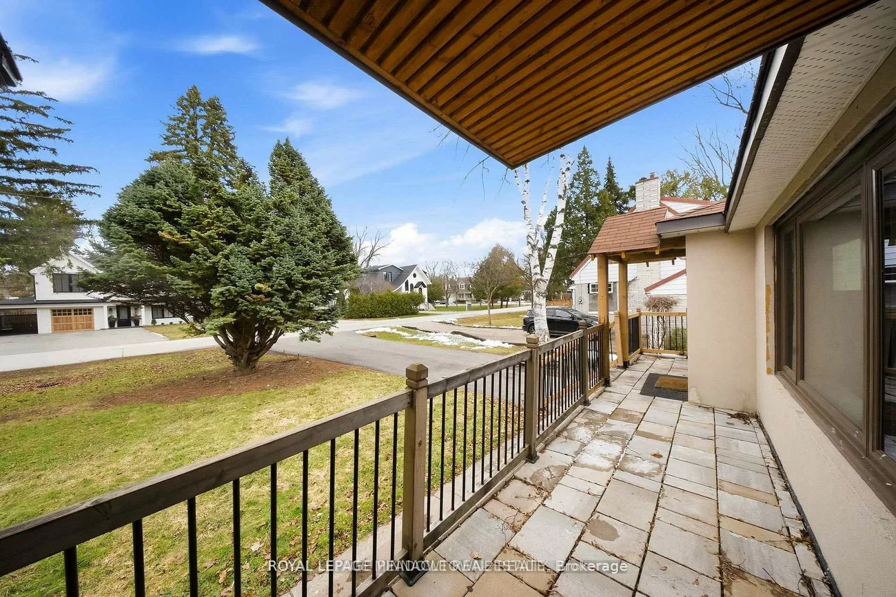 208, Glen Oak, 1020 - WO West, Oakville
