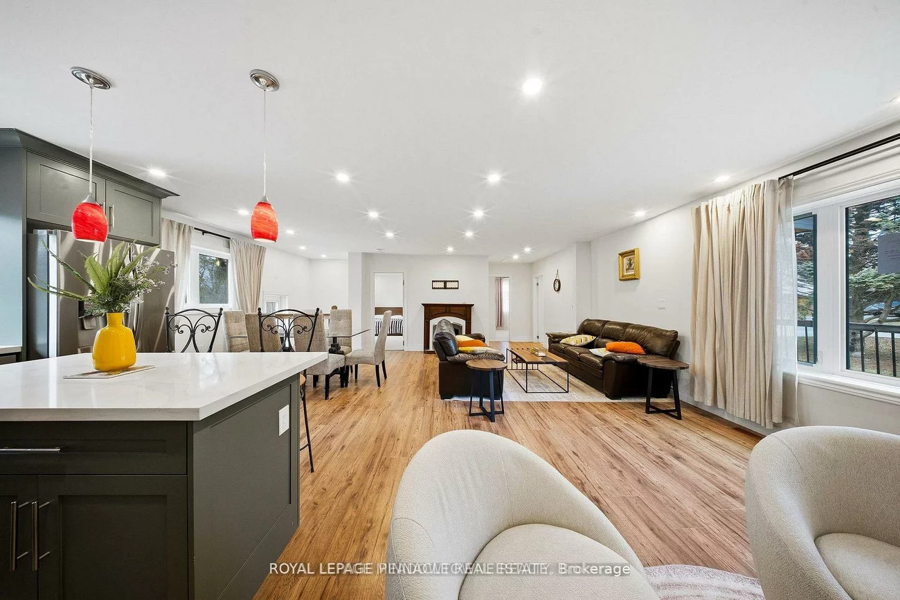 208, Glen Oak, 1020 - WO West, Oakville