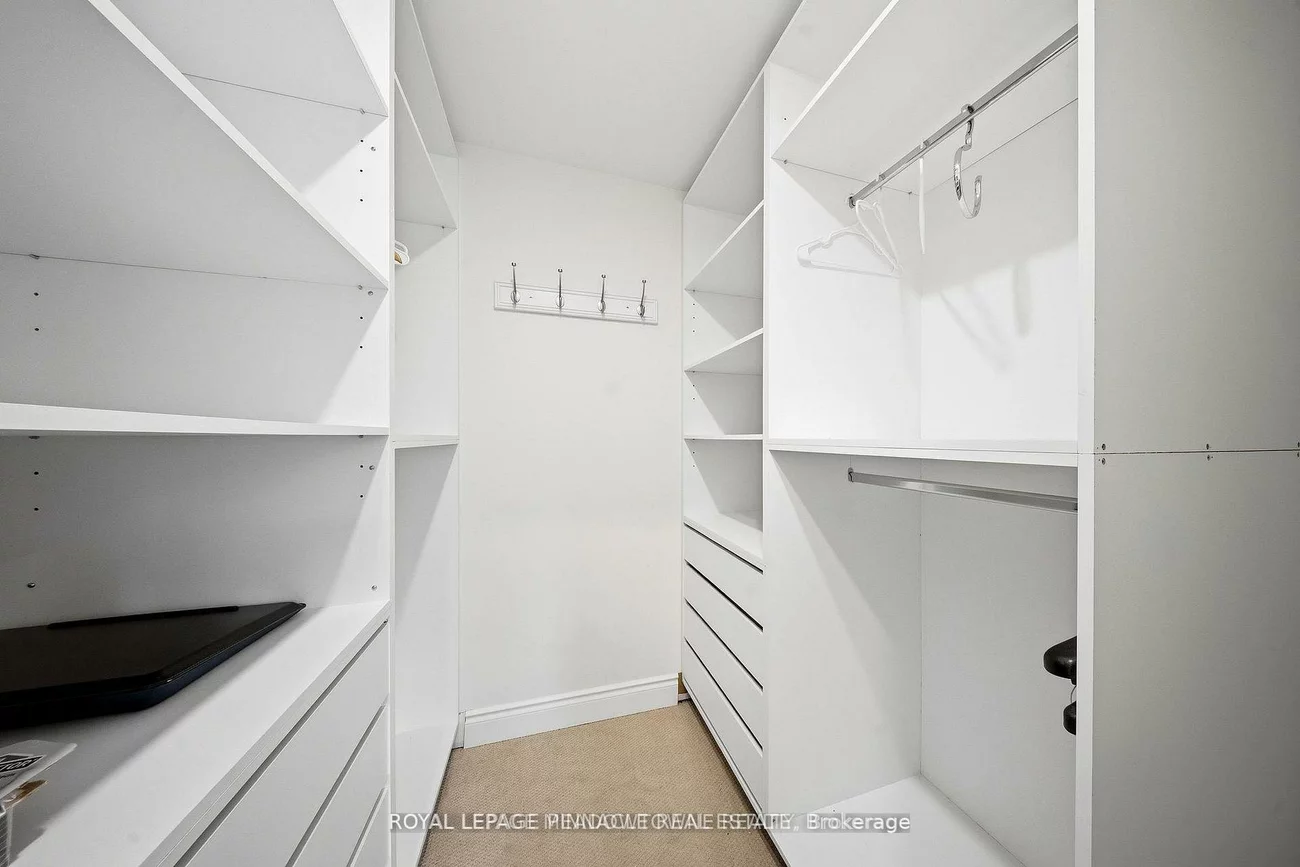 208, Glen Oak, 1020 - WO West, Oakville
