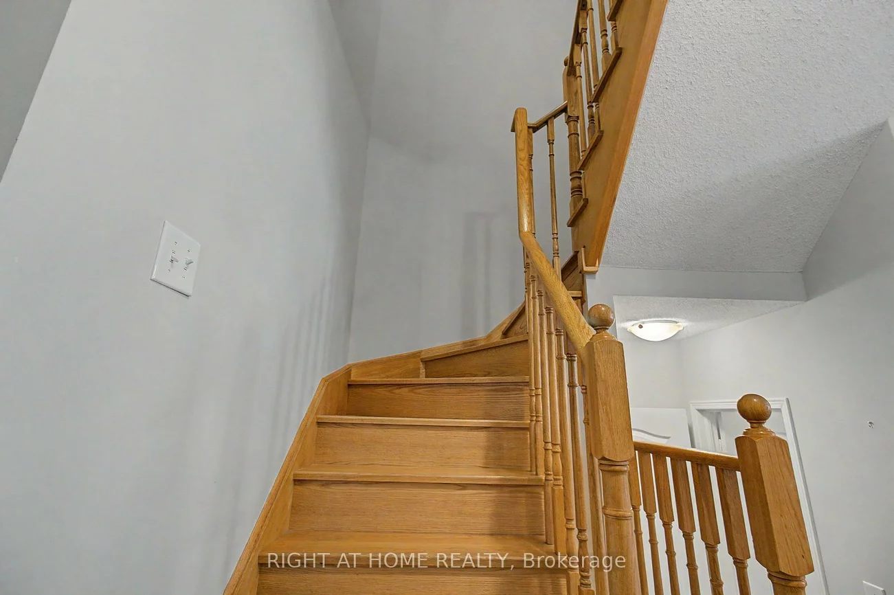 2051, Fiddlers, 1019 - WM Westmount, Oakville