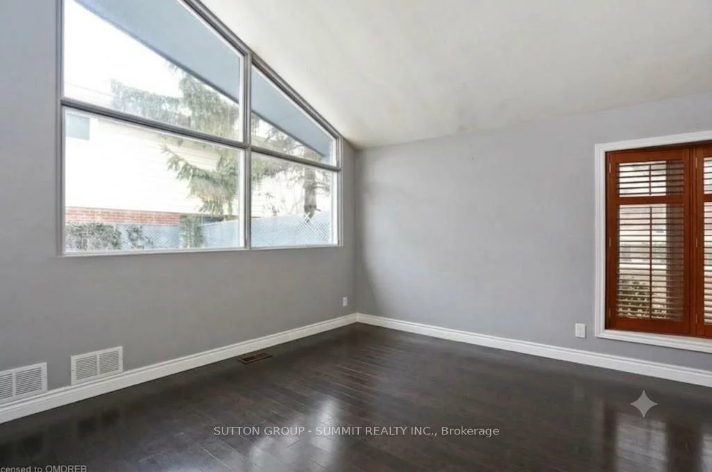 1065, Bomorda, 1003 - CP College Park, Oakville