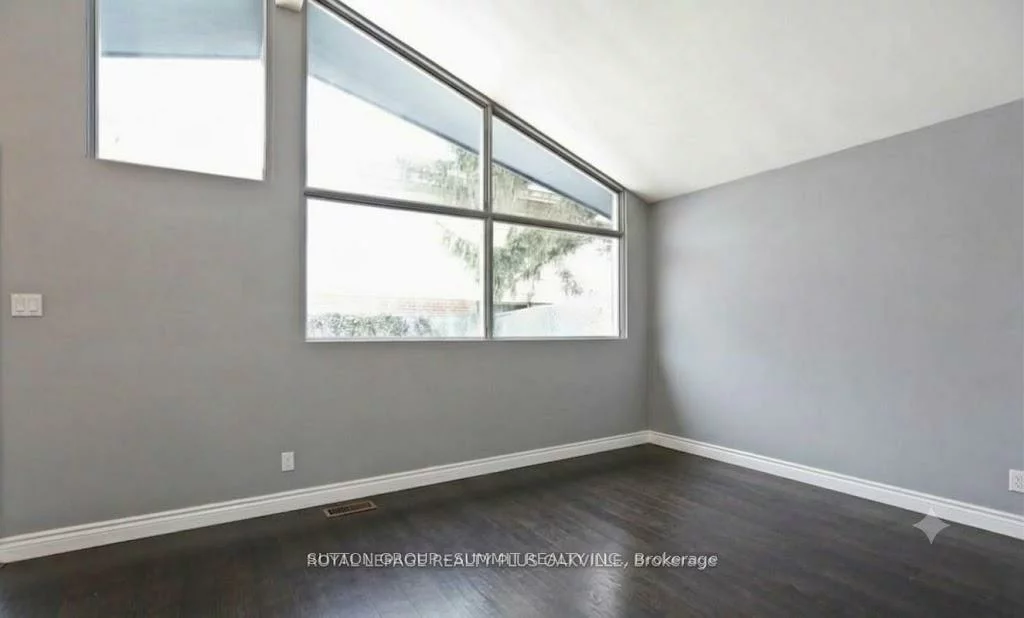 1065, Bomorda, 1003 - CP College Park, Oakville