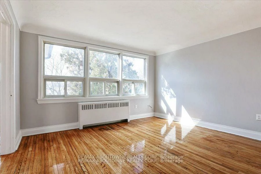 1031, Churchill, 1003 - CP College Park, Oakville