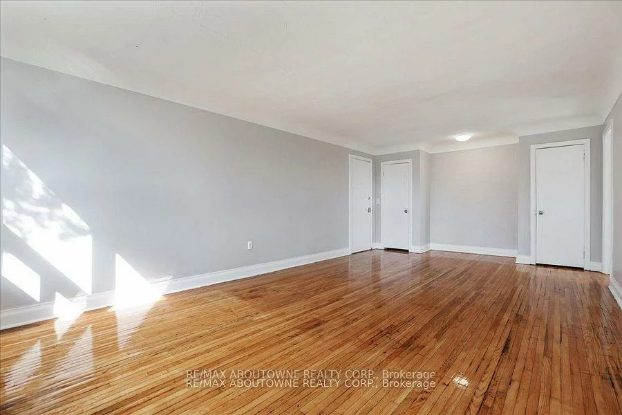 1031, Churchill, 1003 - CP College Park, Oakville