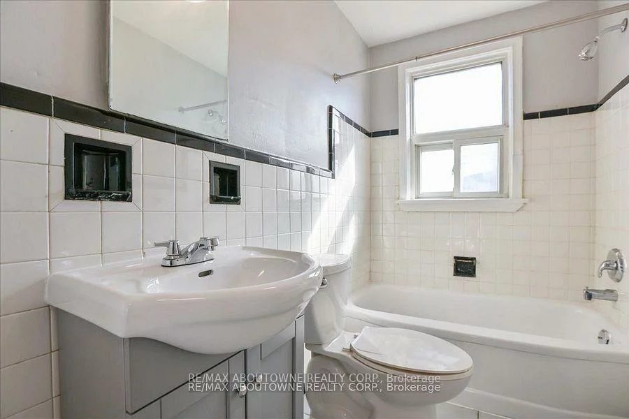 1031, Churchill, 1003 - CP College Park, Oakville