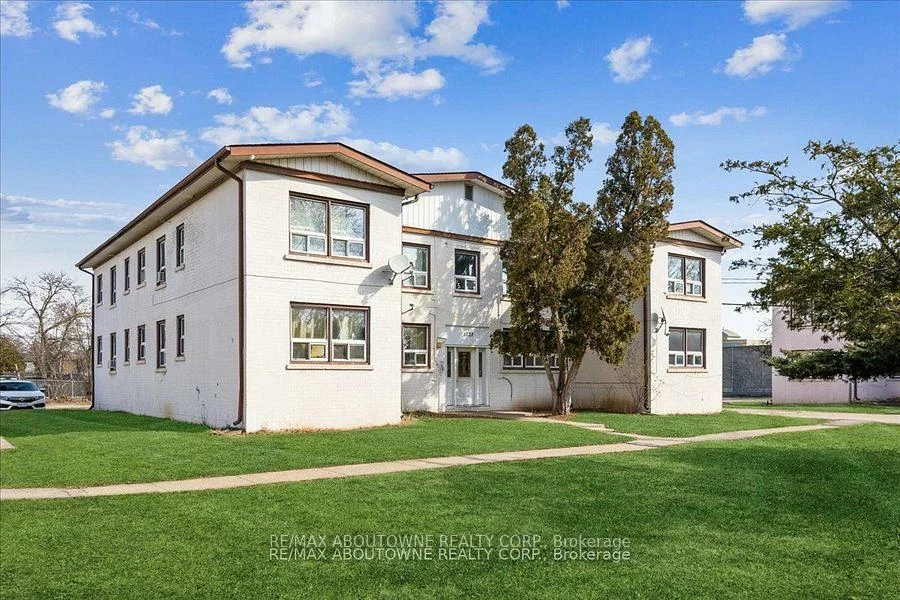 1031, Churchill, 1003 - CP College Park, Oakville