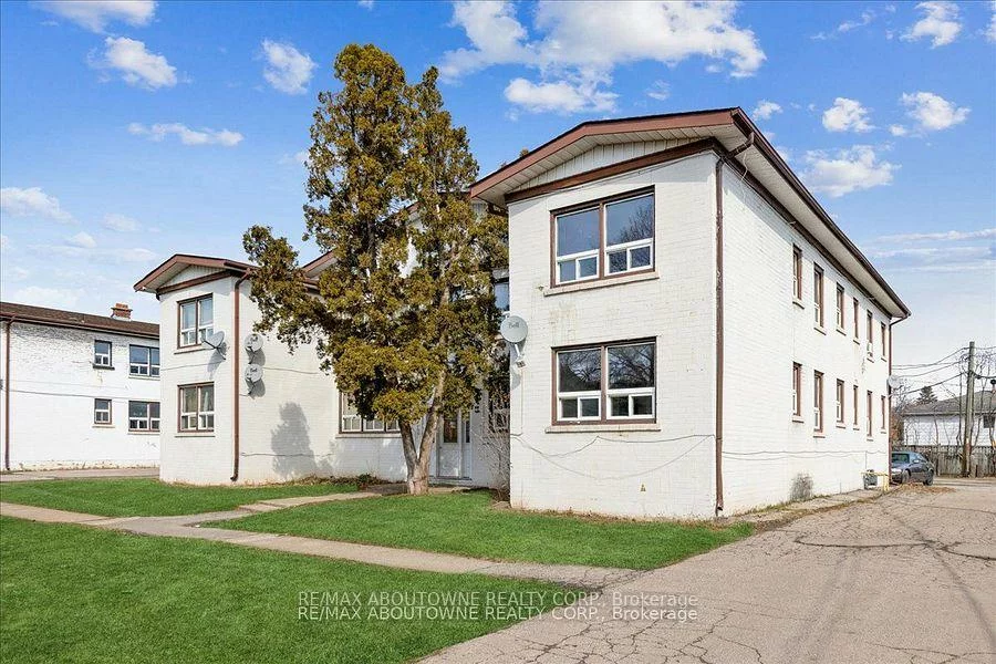 1031, Churchill, 1003 - CP College Park, Oakville