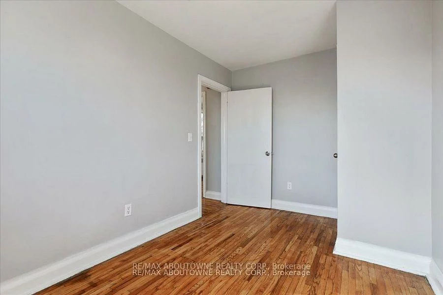 1031, Churchill, 1003 - CP College Park, Oakville